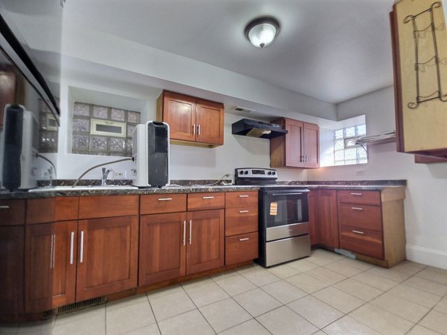 3619 W 5th Avenue, Chicago, IL 60624
