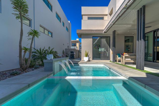 1345 Vue Place, Palm Springs, CA 92262