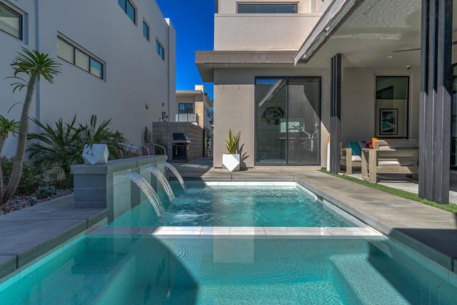 1345 Vue Place, Palm Springs, CA 92262