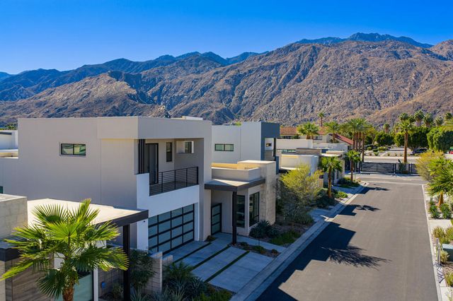 1345 Vue Place, Palm Springs, CA 92262