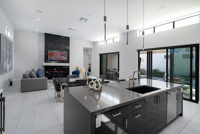 1345 Vue Place, Palm Springs, CA 92262