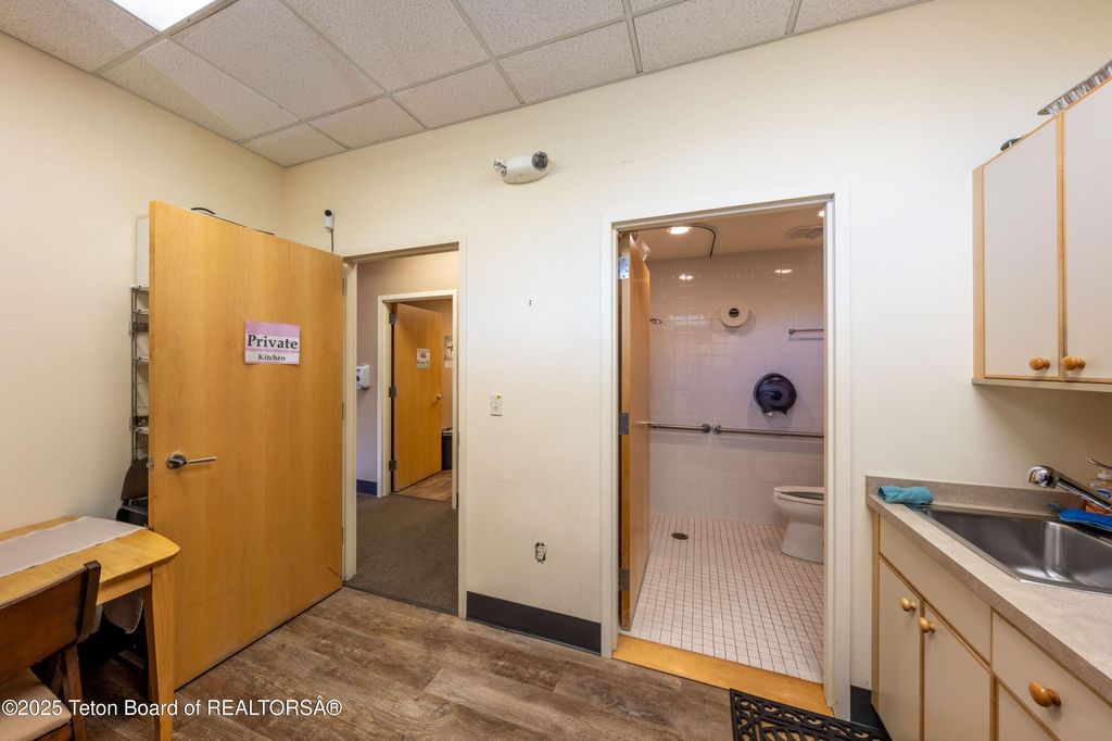 945 W BROADWAY Avenue 202, 203, 204, Jackson, WY 83001 photo 16