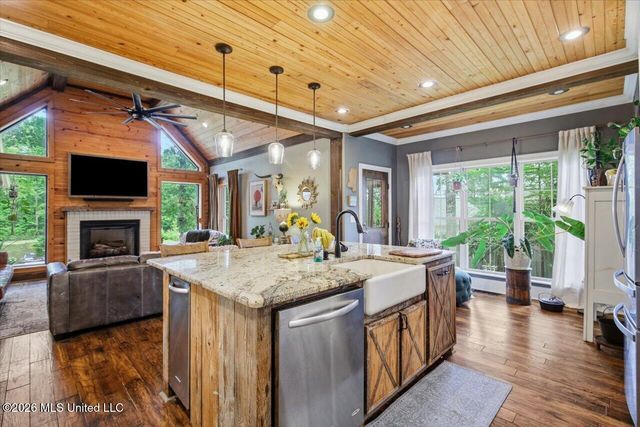 1109 Foxpoint, Brandon, MS 39047