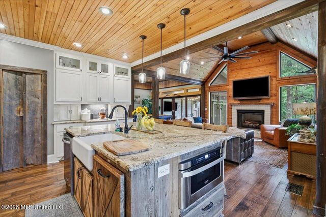 1109 Foxpoint, Brandon, MS 39047
