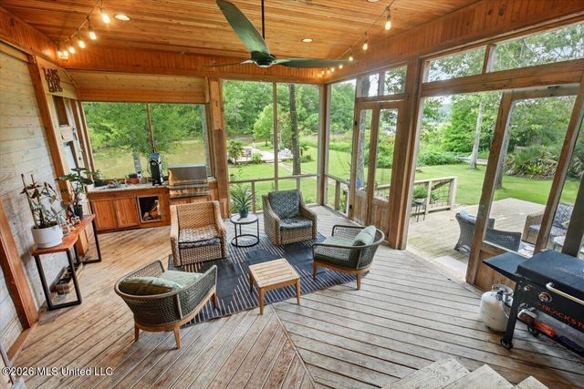 1109 Foxpoint, Brandon, MS 39047
