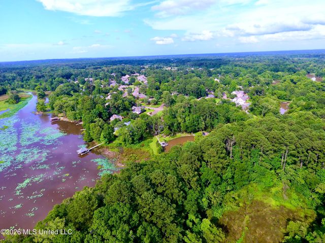 1109 Foxpoint, Brandon, MS 39047
