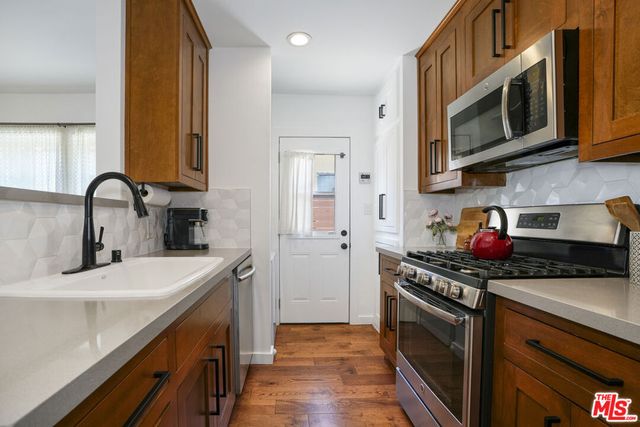 433 N Lamer Street, Burbank, CA 91506