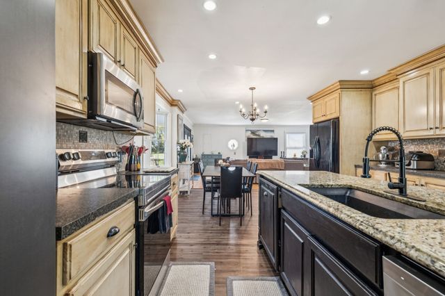 296 Penile Dr, Decherd, TN 37324