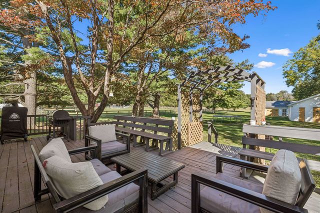 296 Penile Dr, Decherd, TN 37324