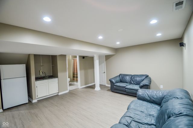 7744 Highridge Circle, Indianapolis, IN 46259