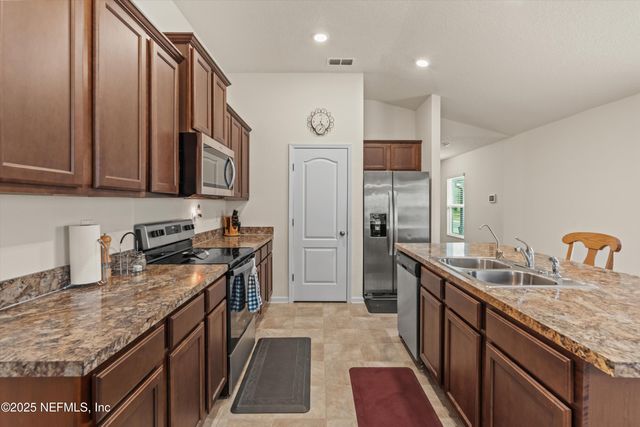 8292 MEADOW WALK Lane, Jacksonville, FL 32256