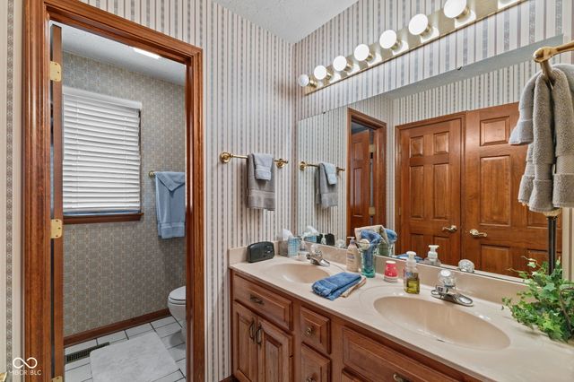 10373 Quiet Way, Indianapolis, IN 46239