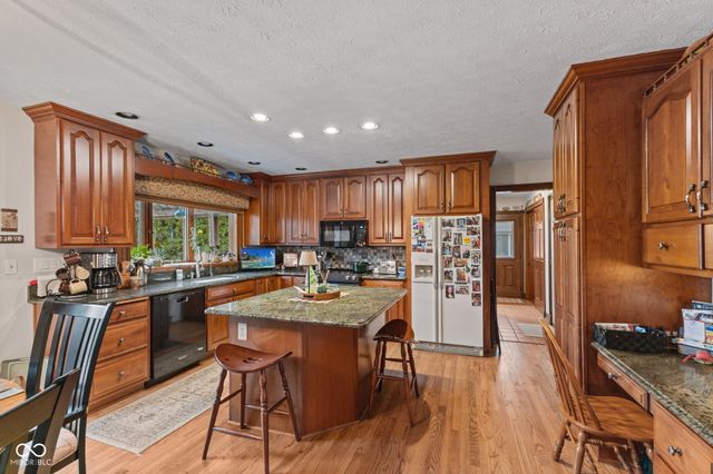 10373 Quiet Way, Indianapolis, IN 46239