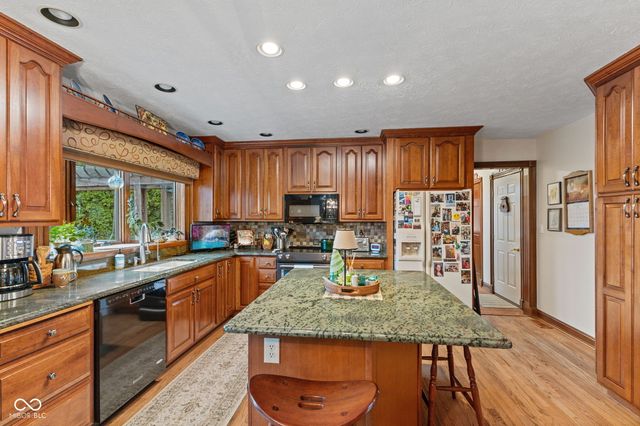 10373 Quiet Way, Indianapolis, IN 46239