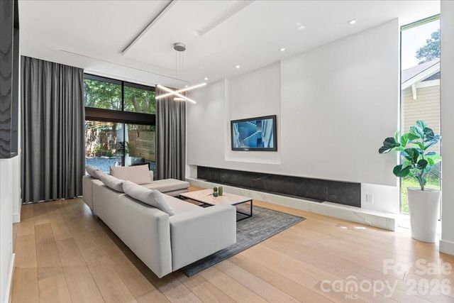 1620 S Tryon Street, Charlotte, NC 28203