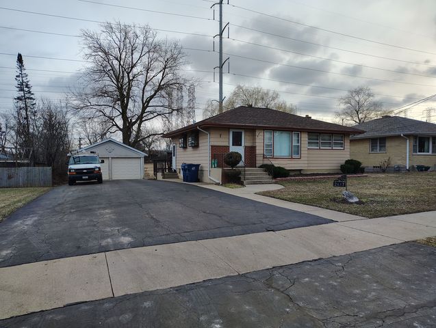 2617 W Greenwood Avenue, Waukegan, IL 60087