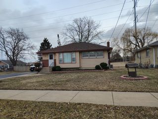 2617 W Greenwood Avenue, Waukegan, IL 60087