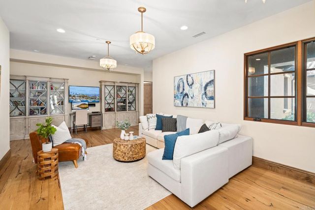 8287 Run of the Knolls, San Diego, CA 92127