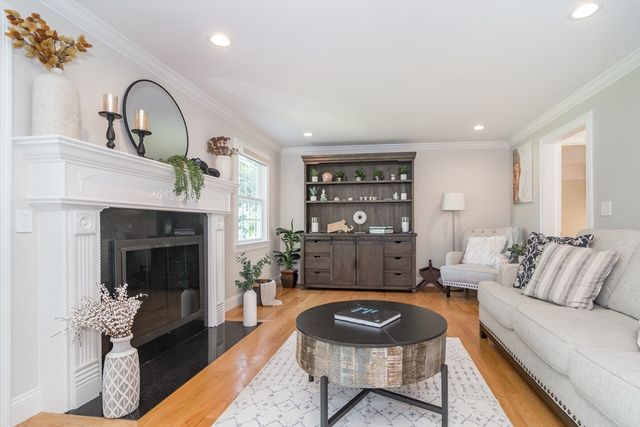 286 Linden Street 286, Wellesley, MA 02482