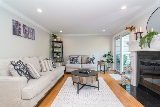 286 Linden Street 286, Wellesley, MA 02482