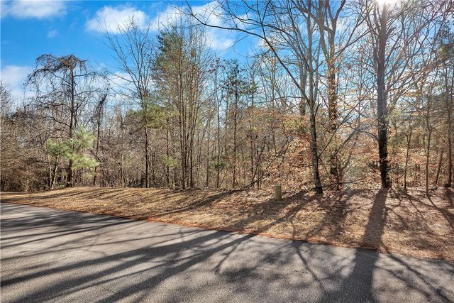1104 Bay Drive, Fair Play, SC 29643