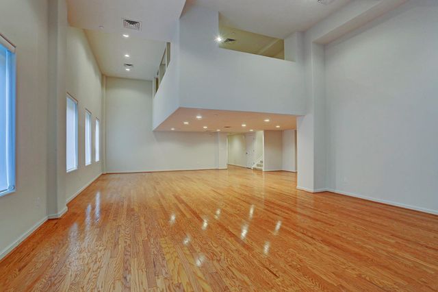 914 Main St Street 1113, Houston, TX 77002