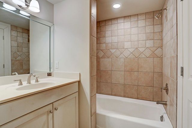 914 Main St Street 1113, Houston, TX 77002