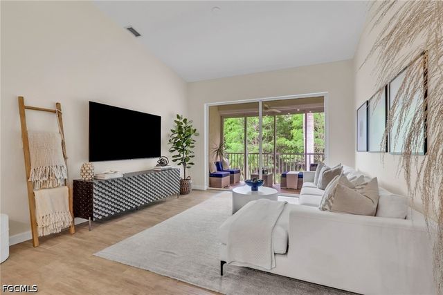 1215 Sarah Jean CIR J205, Naples, FL 34110