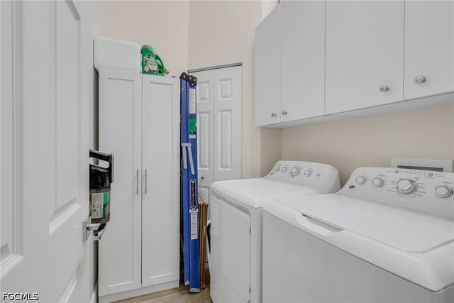 1215 Sarah Jean CIR J205, Naples, FL 34110