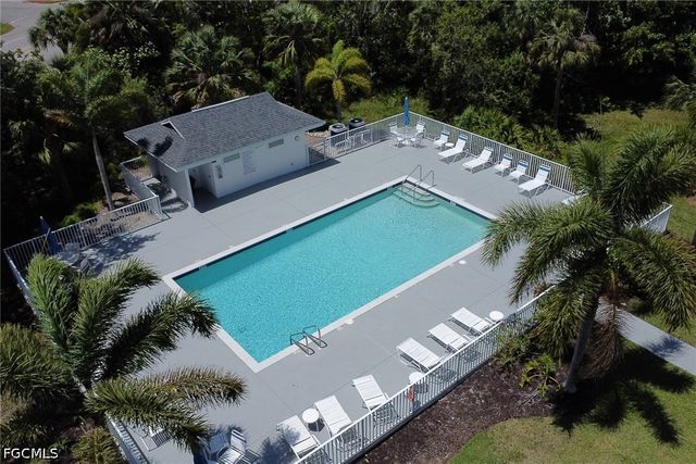 1215 Sarah Jean CIR J205, Naples, FL 34110