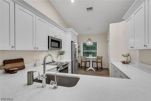 1215 Sarah Jean CIR J205, Naples, FL 34110