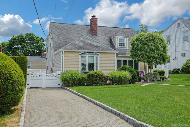 20 Knox Road, Eastchester, NY 10709
