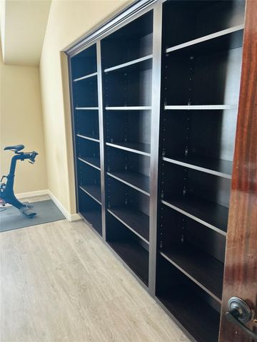 1049 W 22nd Street H, Houston, TX 77008