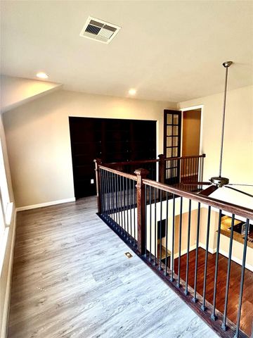 1049 W 22nd Street H, Houston, TX 77008