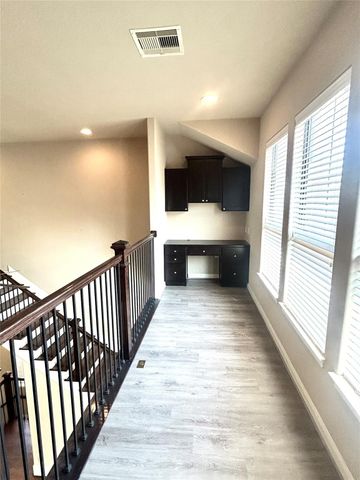 1049 W 22nd Street H, Houston, TX 77008