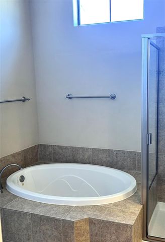 1049 W 22nd Street H, Houston, TX 77008