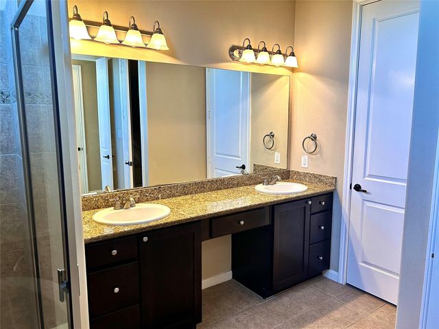 1049 W 22nd Street H, Houston, TX 77008