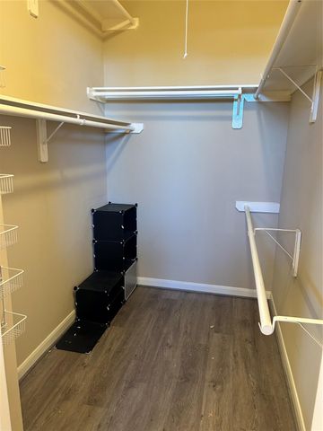 1049 W 22nd Street H, Houston, TX 77008