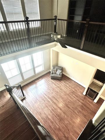 1049 W 22nd Street H, Houston, TX 77008