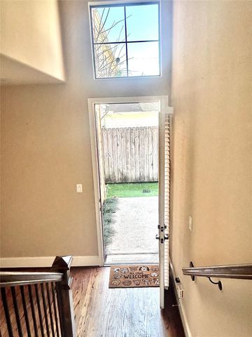 1049 W 22nd Street H, Houston, TX 77008