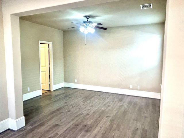 1049 W 22nd Street H, Houston, TX 77008