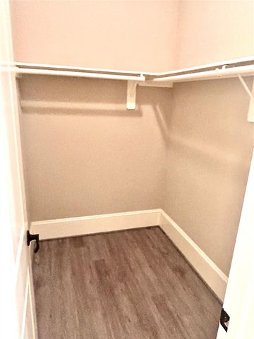 1049 W 22nd Street H, Houston, TX 77008