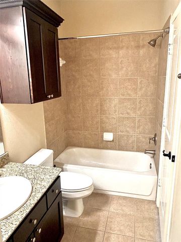 1049 W 22nd Street H, Houston, TX 77008