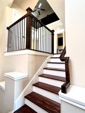 1049 W 22nd Street H, Houston, TX 77008