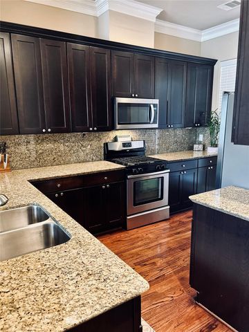 1049 W 22nd Street H, Houston, TX 77008