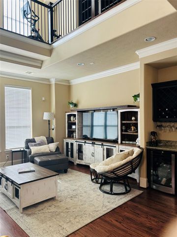 1049 W 22nd Street H, Houston, TX 77008