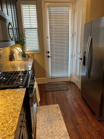 1049 W 22nd Street H, Houston, TX 77008