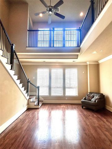 1049 W 22nd Street H, Houston, TX 77008