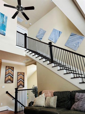 1049 W 22nd Street H, Houston, TX 77008