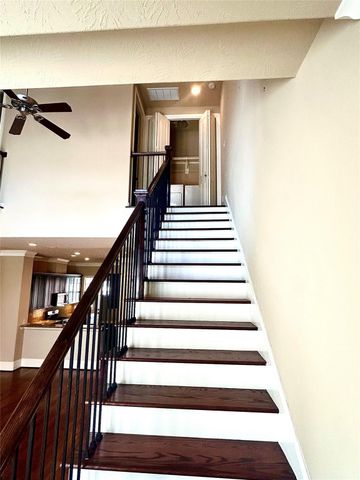 1049 W 22nd Street H, Houston, TX 77008